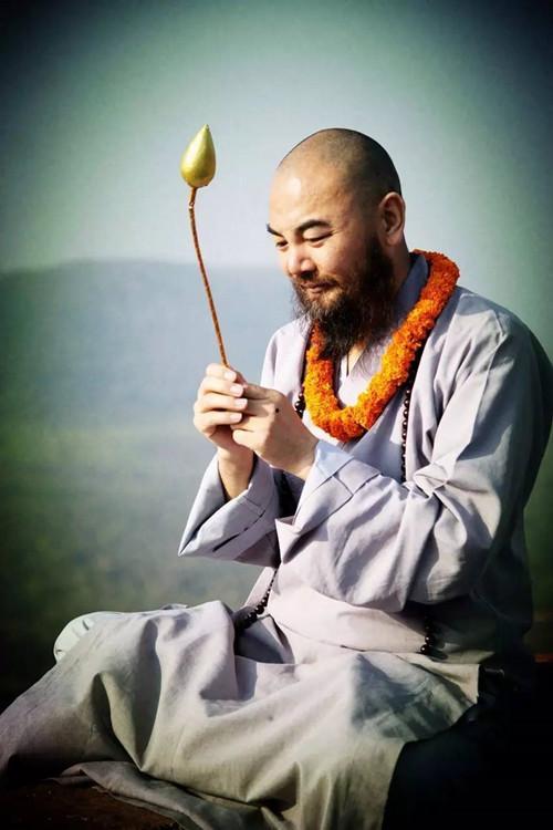 现场爆料和尚趣事视频,和尚趣事视频，笑料百出引人捧腹