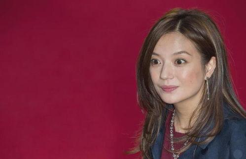 娱乐吃瓜女二号颜值高,颜值爆表！娱乐圈吃瓜女二号成焦点