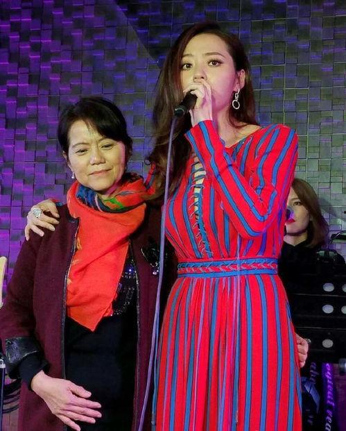 张靓颖 妈妈 爆料视频,揭秘明星家庭背后的故事
