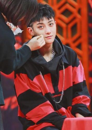 黄子韬最新的爆料新闻,揭秘娱乐圈不为人知的幕后真相