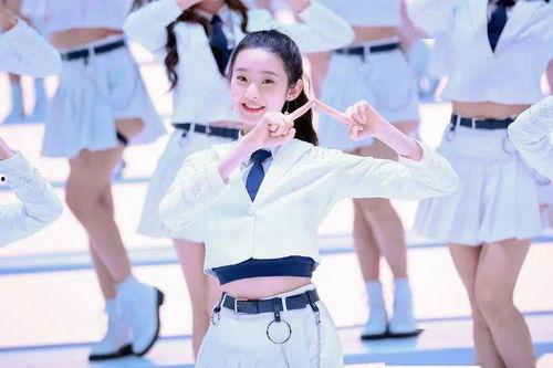 明星大爆料张艺凡视频,明星背后的真实生活